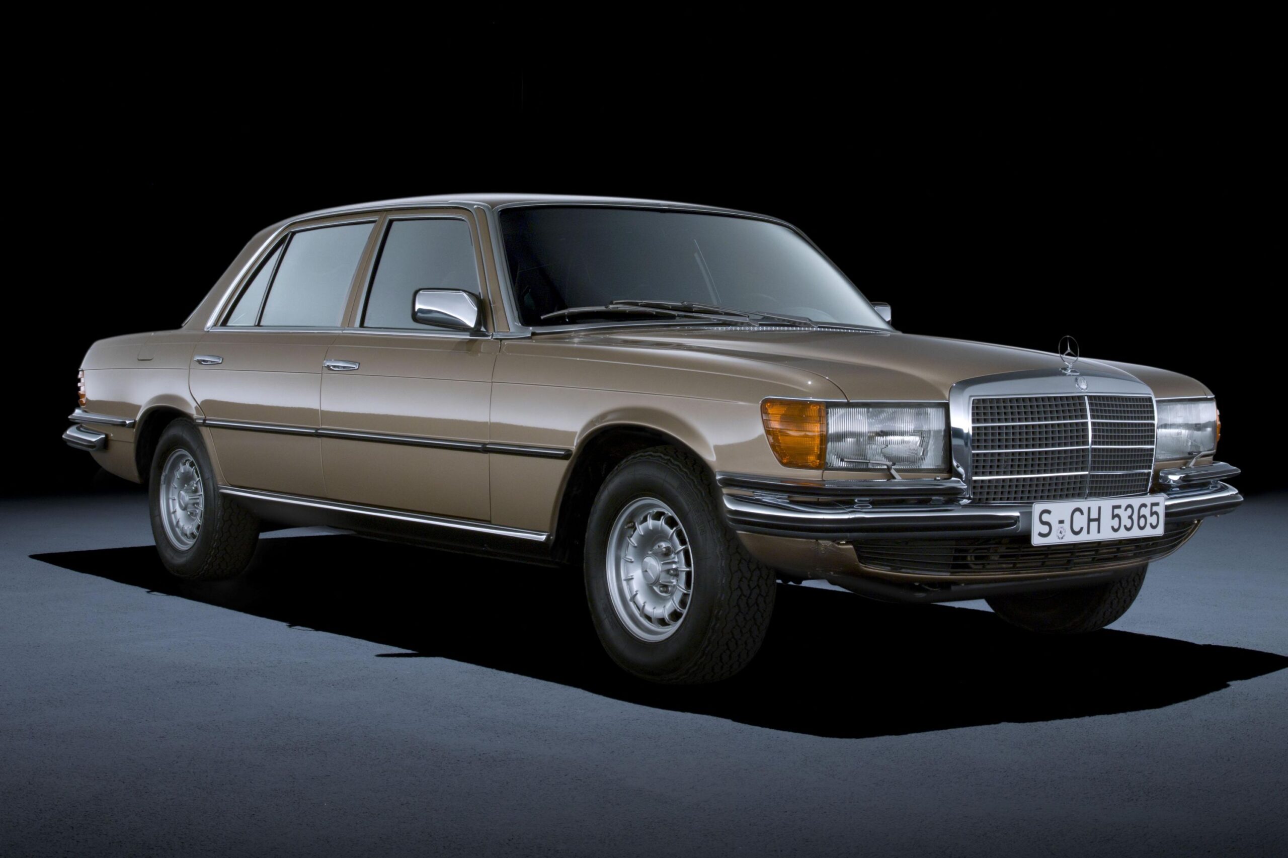 Mercedes-Benz S-Class: Vẻ đẹp phong cách cổ điển